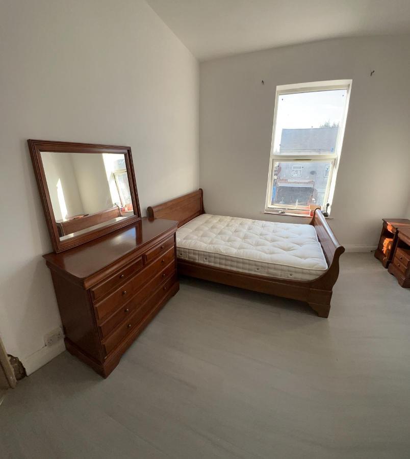 New Flat, Own Bathroom, Sitting Room & Large Bedroom - Walsall Bescot Dış mekan fotoğraf
