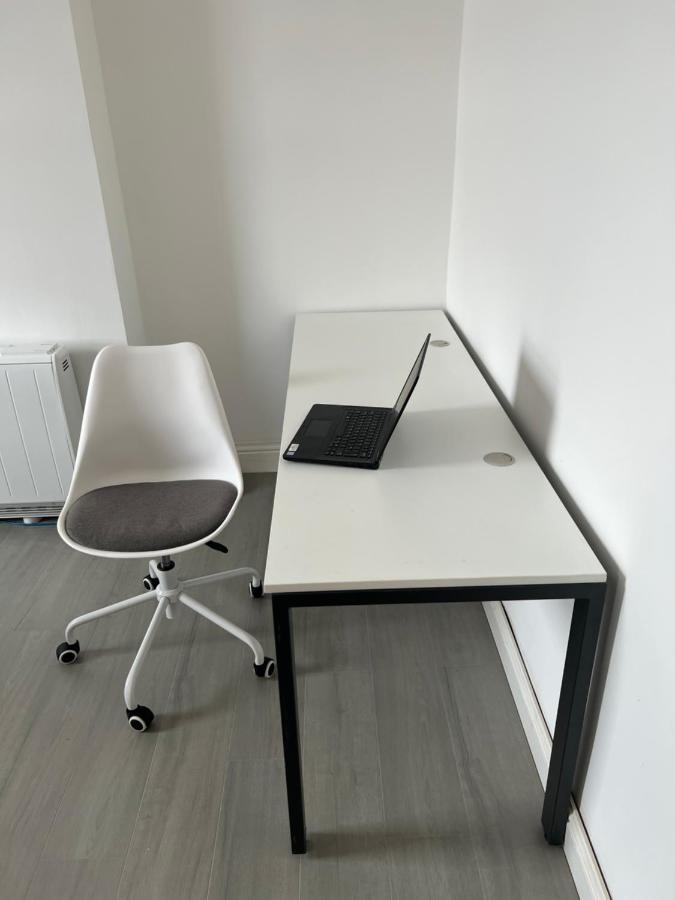 New Flat, Own Bathroom, Sitting Room & Large Bedroom - Walsall Bescot Dış mekan fotoğraf