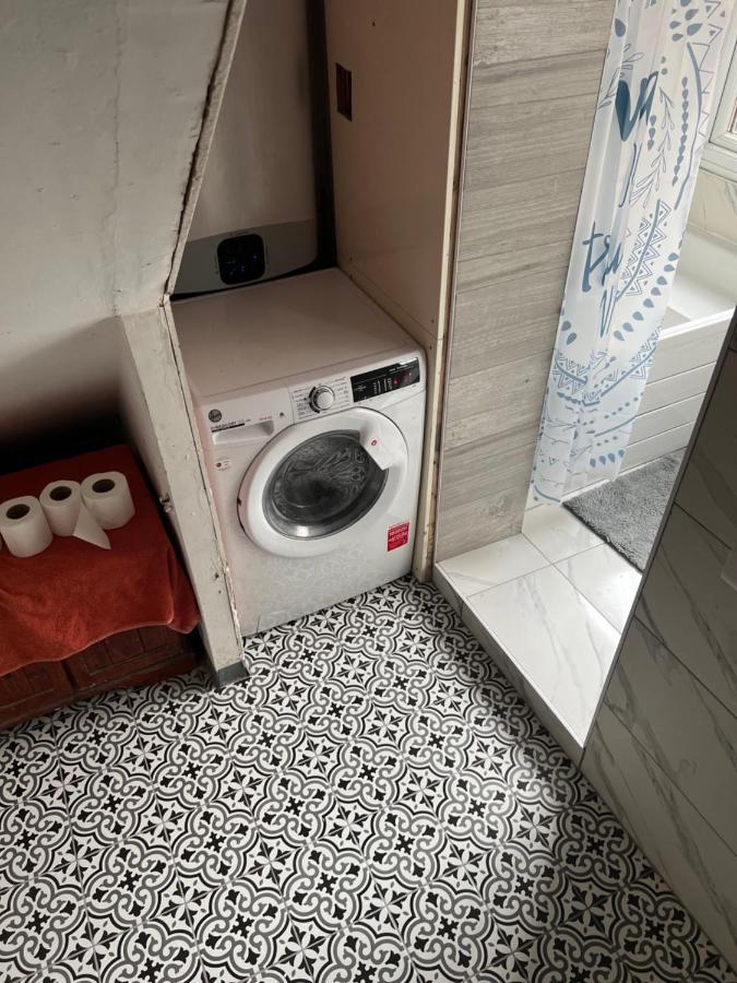 New Flat, Own Bathroom, Sitting Room & Large Bedroom - Walsall Bescot Dış mekan fotoğraf