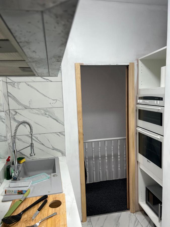 New Flat, Own Bathroom, Sitting Room & Large Bedroom - Walsall Bescot Dış mekan fotoğraf