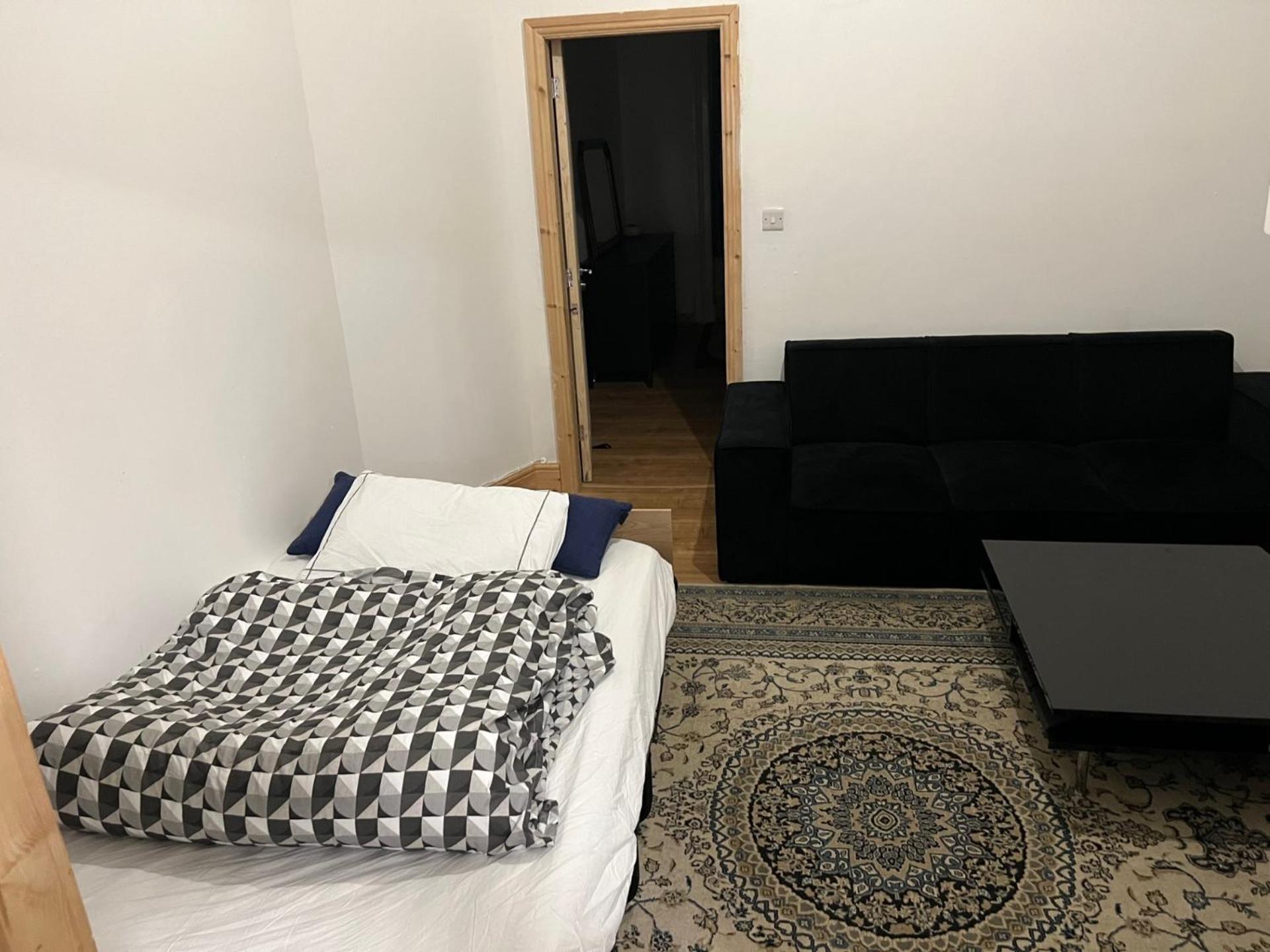New Flat, Own Bathroom, Sitting Room & Large Bedroom - Walsall Bescot Dış mekan fotoğraf